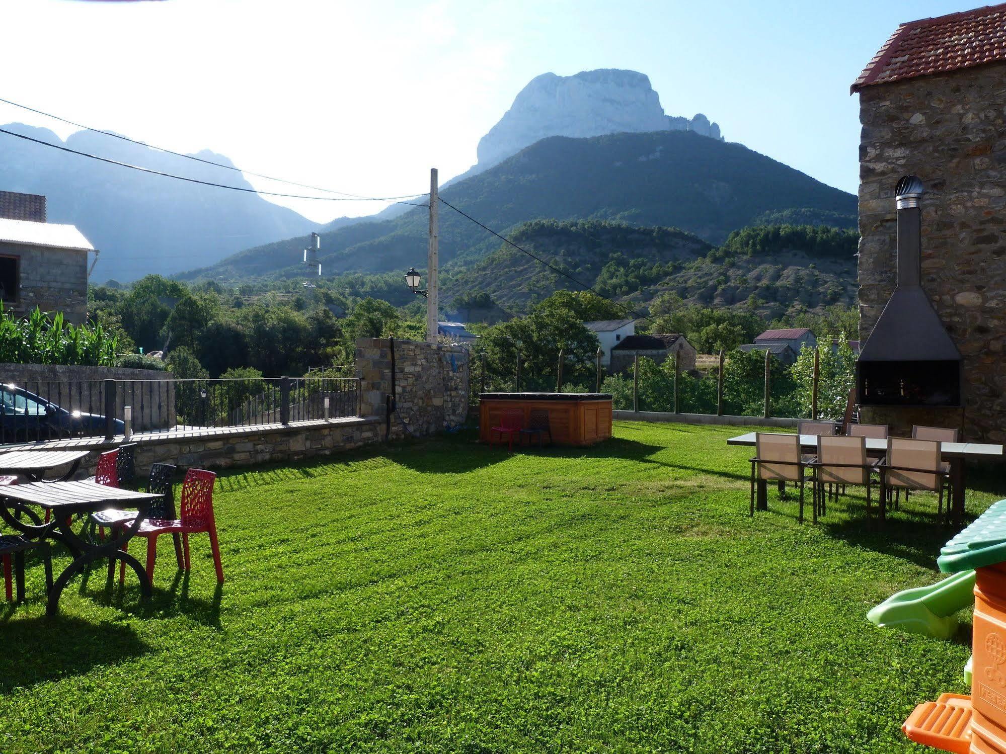 Apartamentos Puerta De Ordesa Laspuña Buitenkant foto